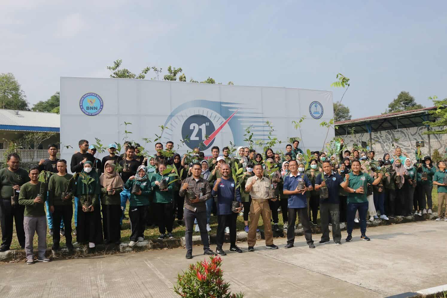 Penanaman Pohon Dalam Rangka HUT BNN RI Ke 21 Penanaman Pohon Dalam Rangka HUT BNN RI Ke 21