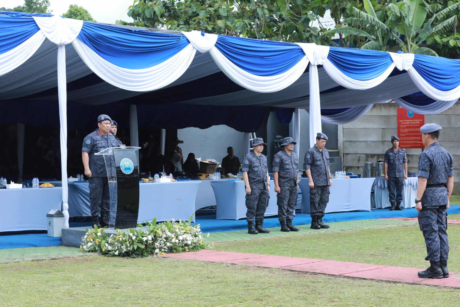 Kepala BNN RI Sematkan Baret Kepada Kepala BNNP se-Indonesia Kepala BNN RI Sematkan Baret Kepada Kepala BNNP se-Indonesia