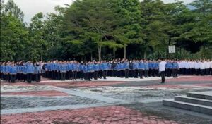 Pemimpin Upacara dan Peserta Upacara